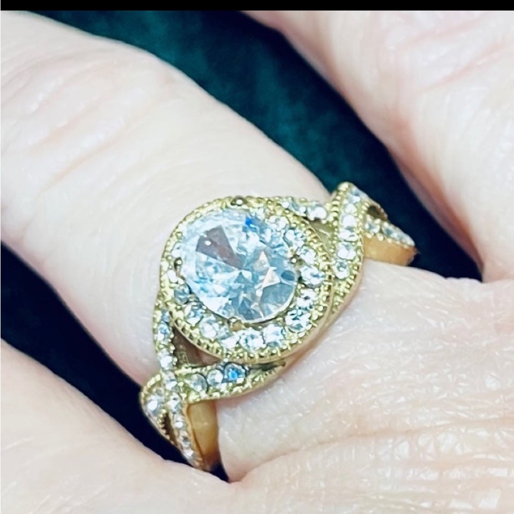 Engagement or other type Gold Twisted Ring design with crystals sz 5